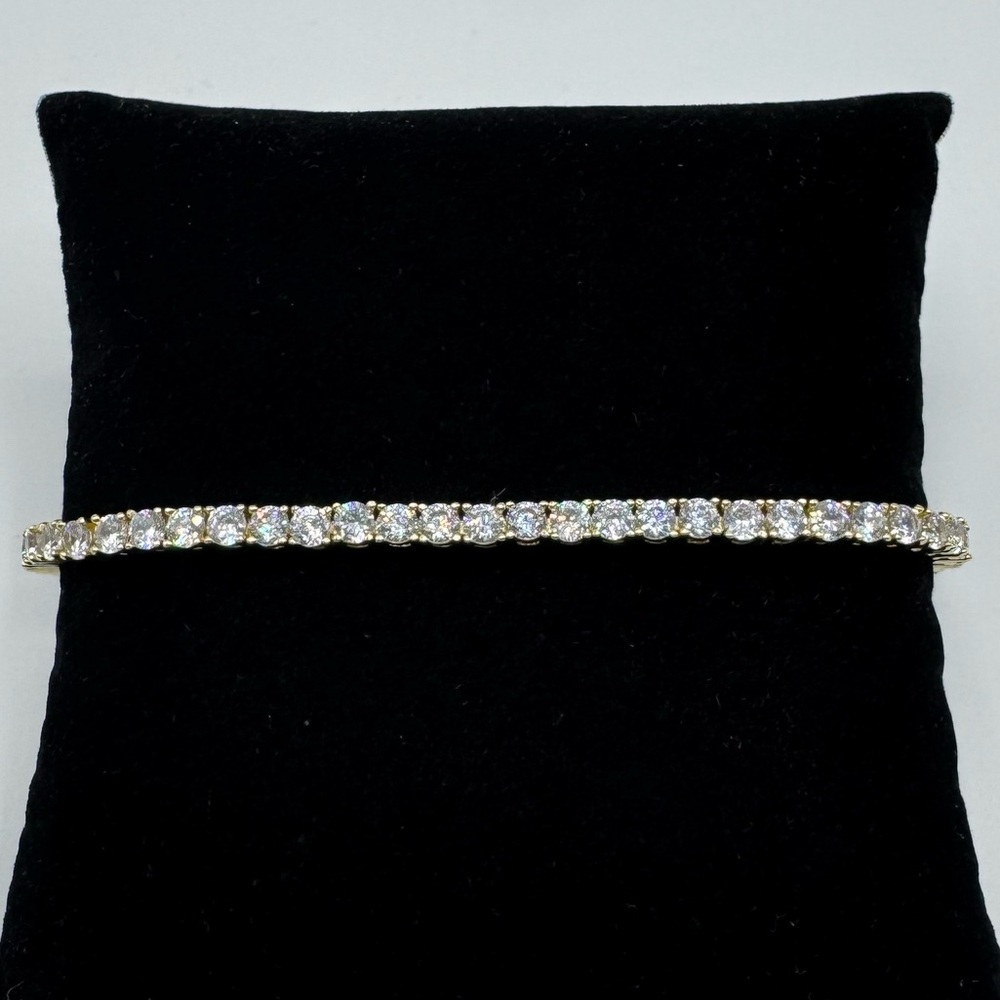 18kt Tennis Bracelet - Picture 5 of 12